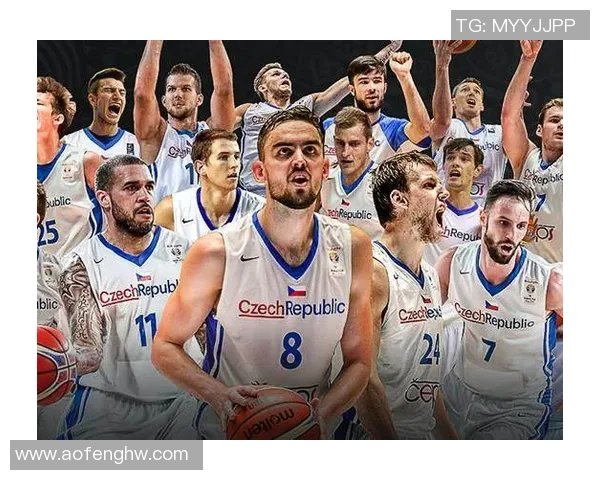 深圳篮球队以61分领跑世界杯积分榜展现强劲实力与团队合作精神